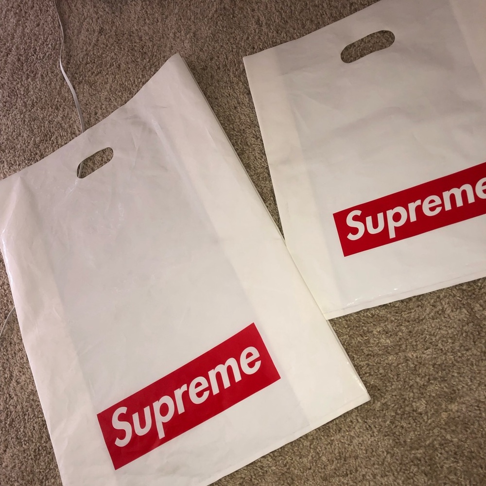 2 SUPREME Shopping bag, 10/10 Condition